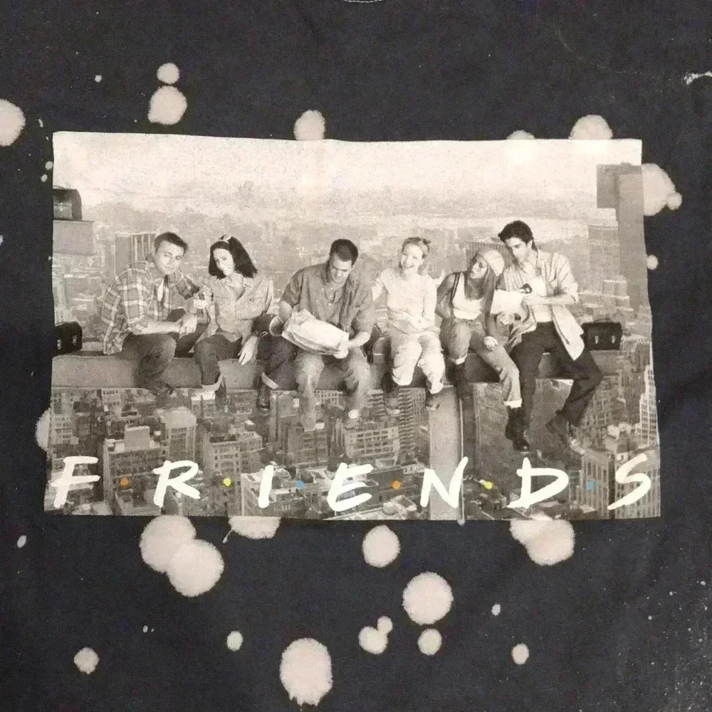 F.R.I.E.N.D.S Articstic Women's Medium T-shirt - Picture 2 of 7